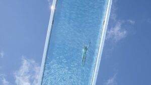 Así es la increíble piscina transparente en Londres: Sky Pool