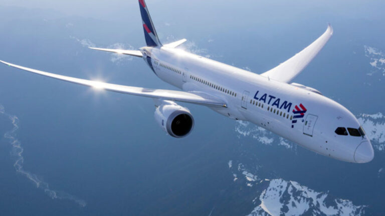 ¿Qué pasa con los vuelos y pasajes de LATAM para volar en agosto?