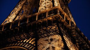 Viajar a Francia recupera un atractivo: reabrió la Torre Eiffel. Requisitos