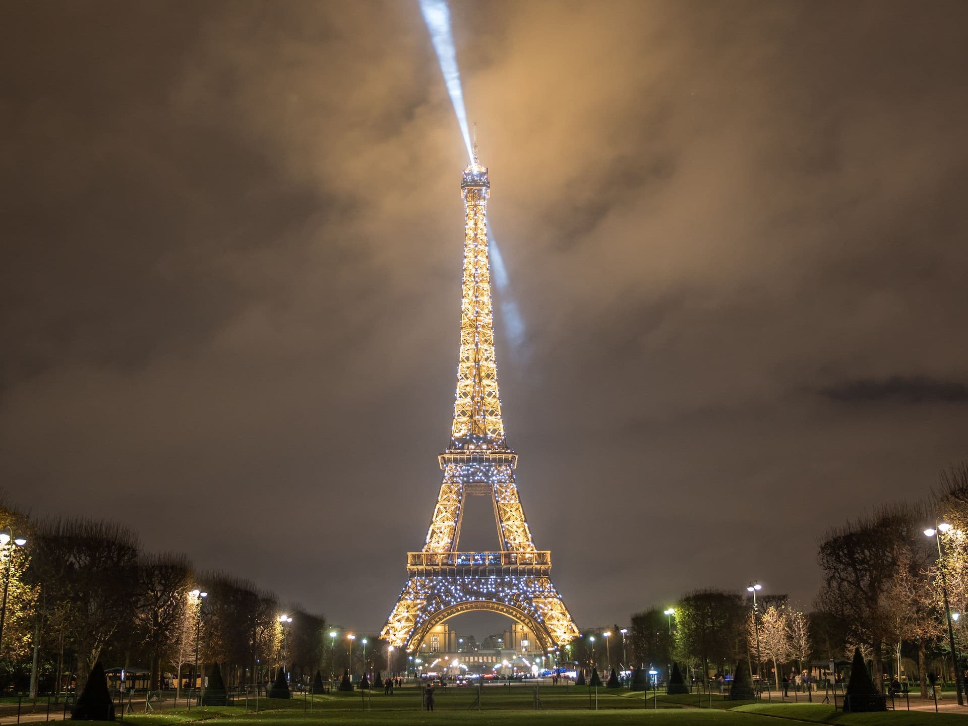 Viajar a Francia recupera un atractivo: reabrió la Torre Eiffel. Requisitos 