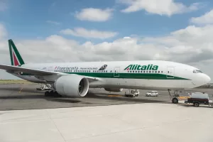 Qué pasa con los pasajes de Alitalia: la aerolínea cancela todos sus vuelos