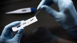 Dónde hacer un test PCR gratis en Estados Unidos: CVS, Curative y más