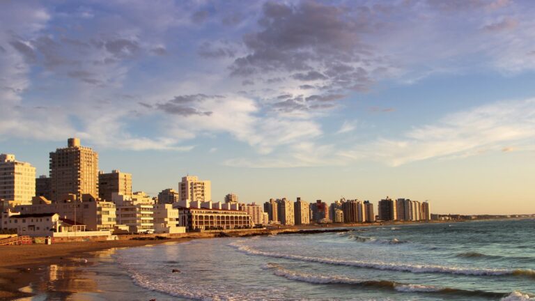 Uruguay con fronteras abiertas a turistas en septiembre, con requisitos