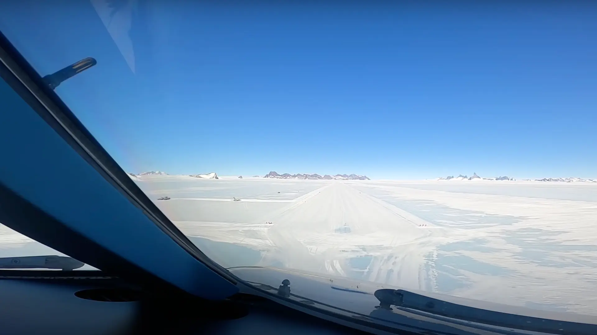 El video que muestra el aterrizaje del primer Airbus A340 en la Antártida