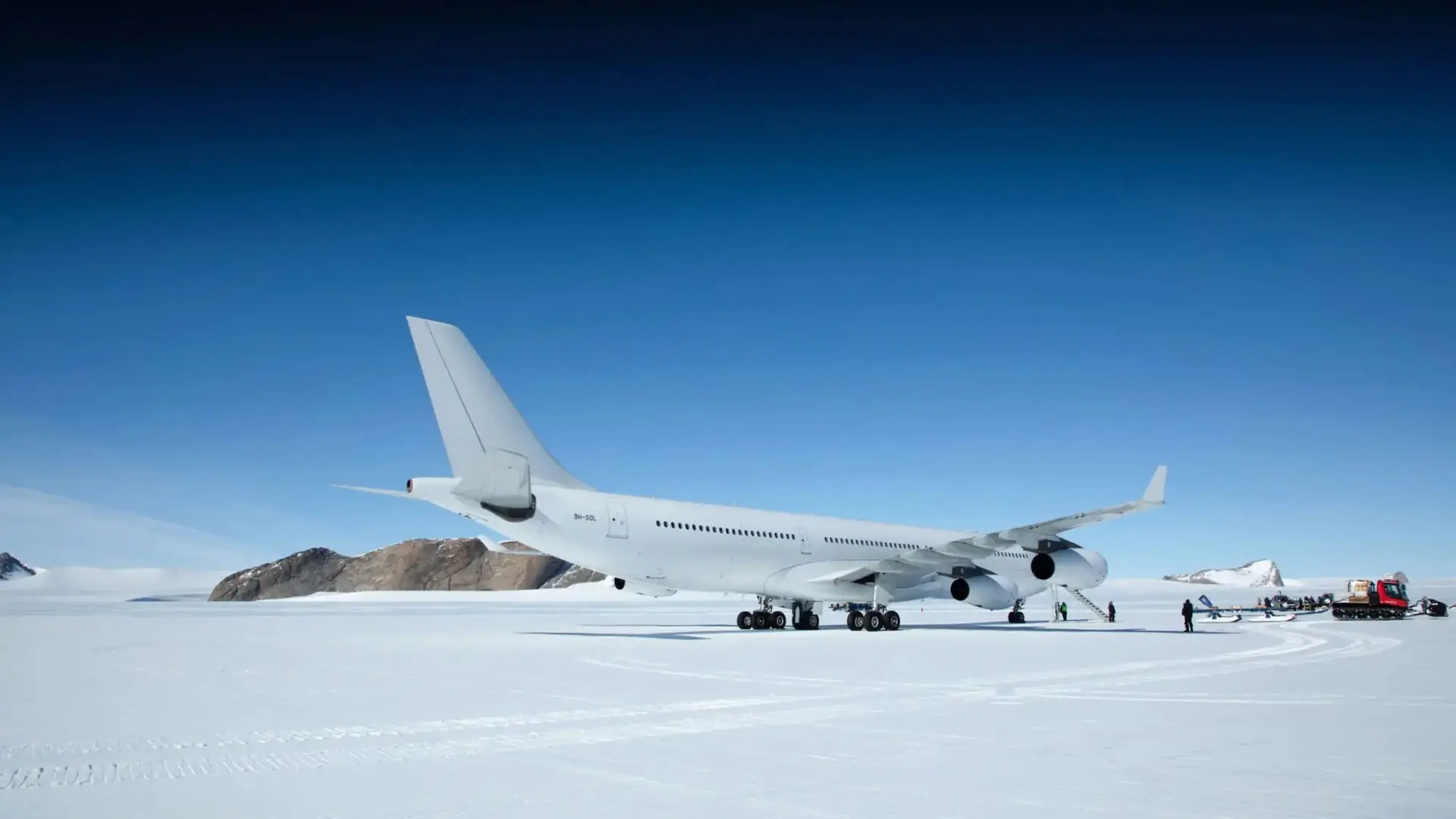 El video que muestra el aterrizaje del primer Airbus A340 en la Antártida