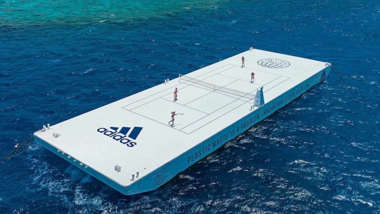 Australia: así es la cancha de tenis flotante de Adidas en la Gran Barrera