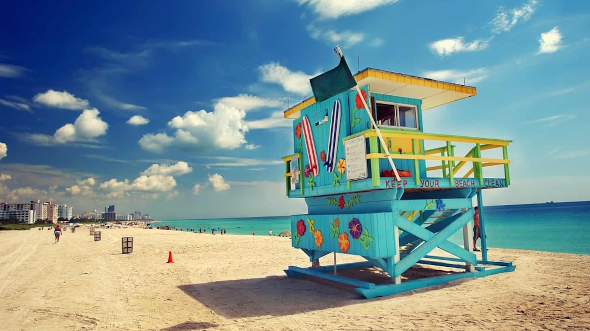 Recorrer Miami Beach en un auto rentado Title: Miami Beach en un auto de alquiler