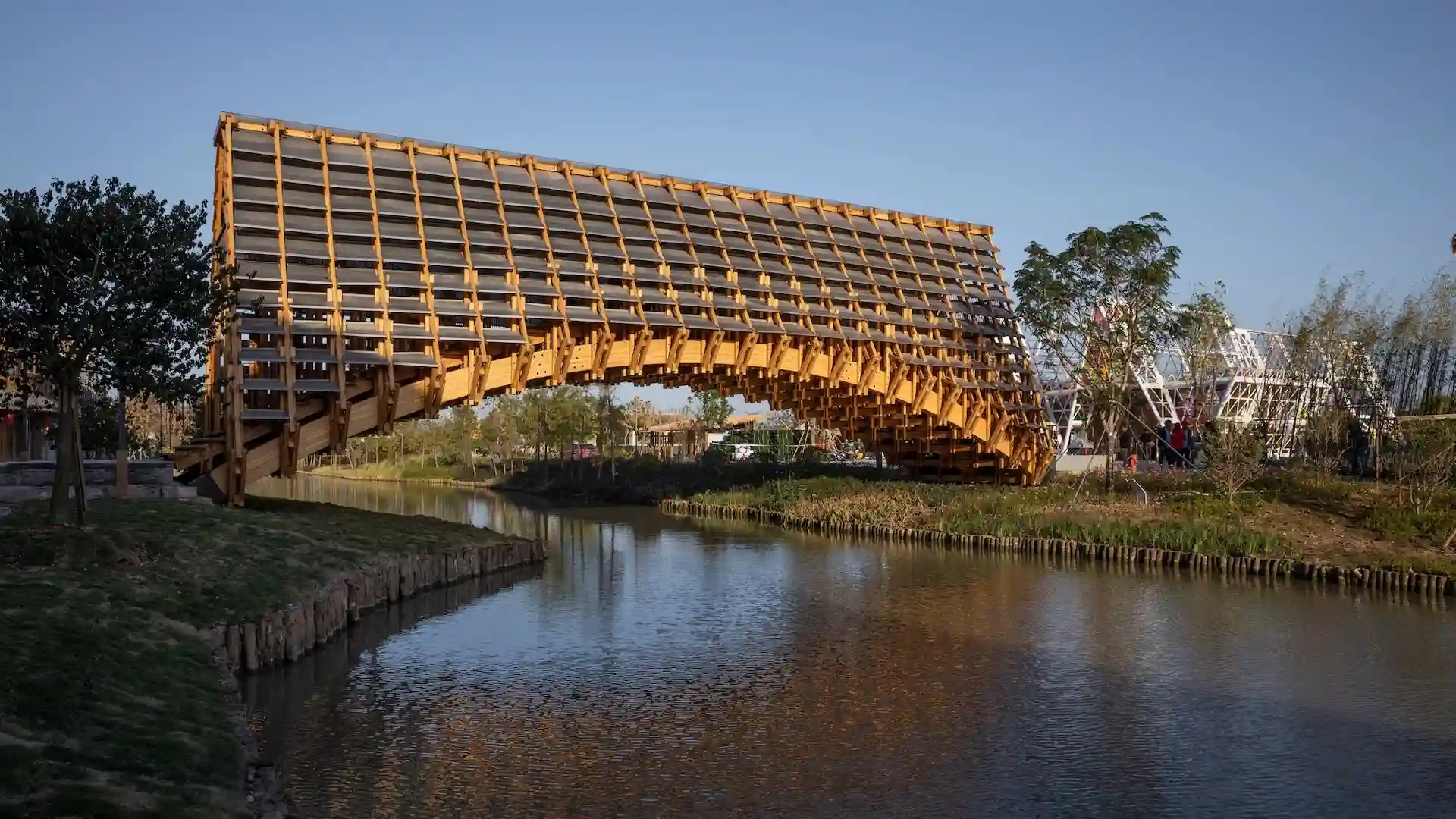 Así es el nuevo puente de madera que recupera la tradición de China