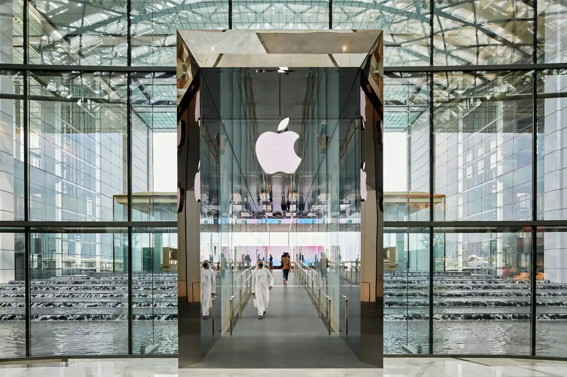 El nuevo Apple Store en Abu Dabi con cascadas y diseño sorprendente