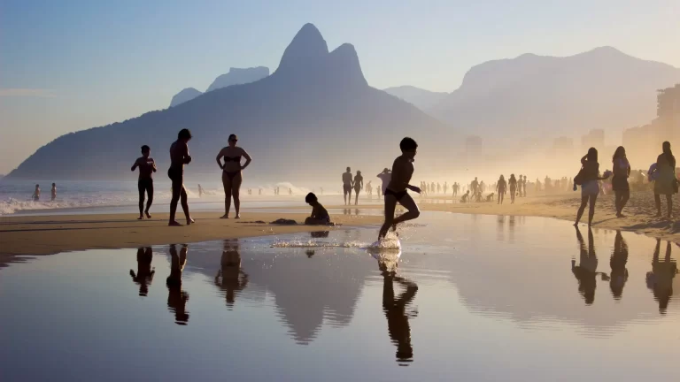 Desde abril vacunados ya pueden viajar a Brasil y Uruguay sin test de COVID