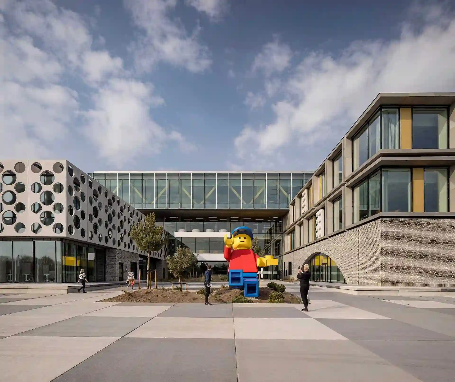 Así son las nuevas oficinas de Lego: un campus que sorprende 