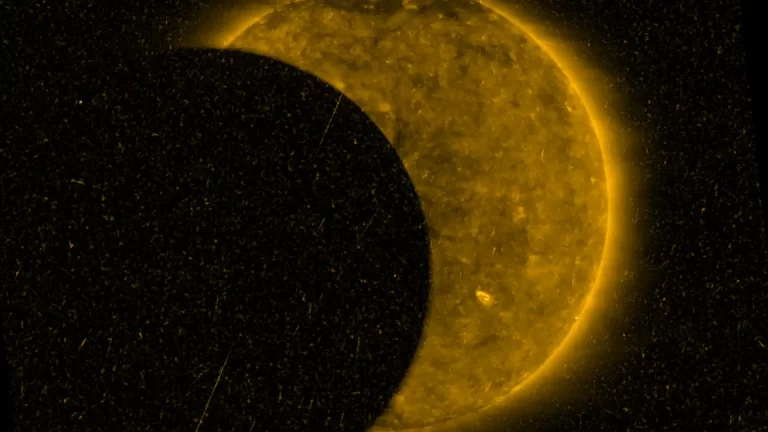 El 30 de abril llega el primer eclipse solar parcial de 2022: ¿dónde verlo?