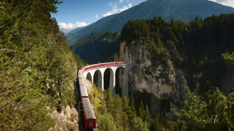 Así es uno de los mejores viajes en tren en Suiza: Albula – Bernina