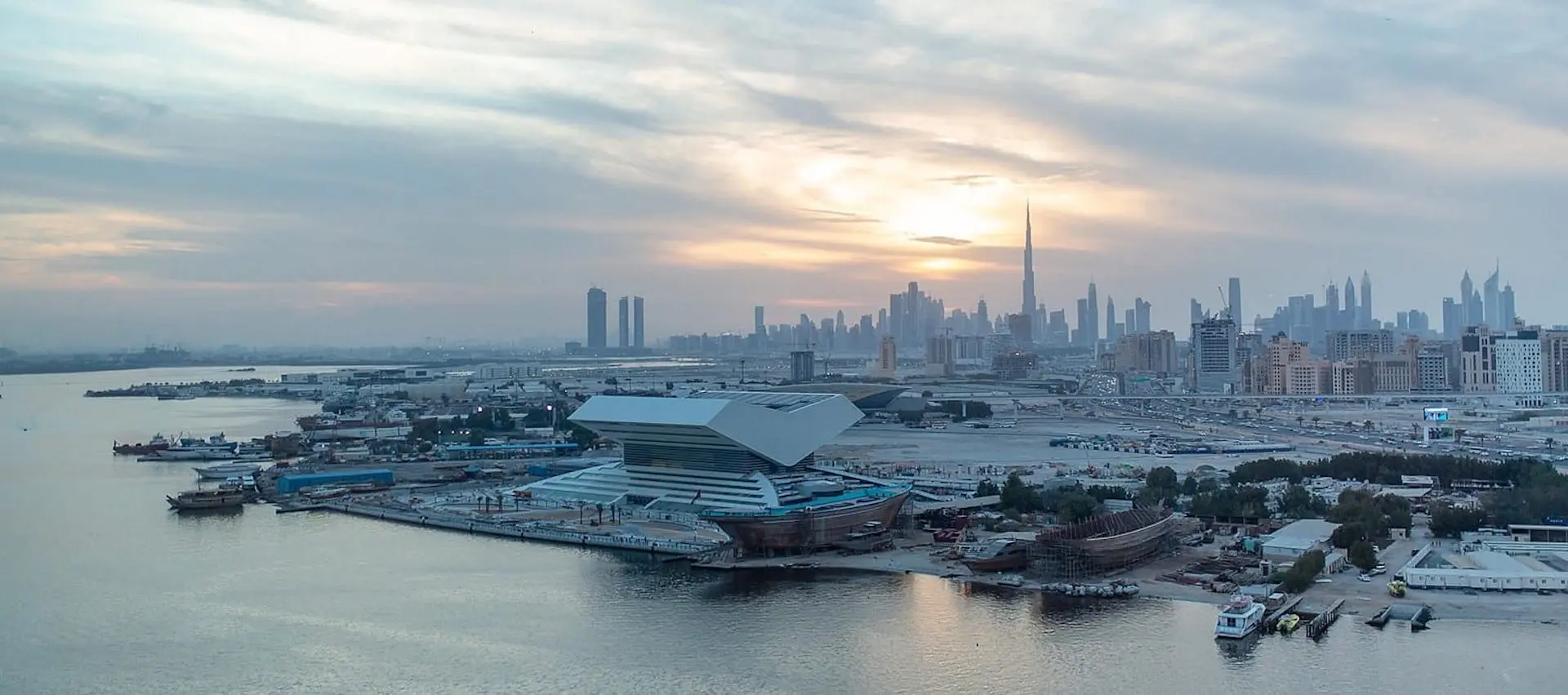 Así es Mohamed Bin Rashid en Dubái, una de las bibliotecas más grandes del mundo