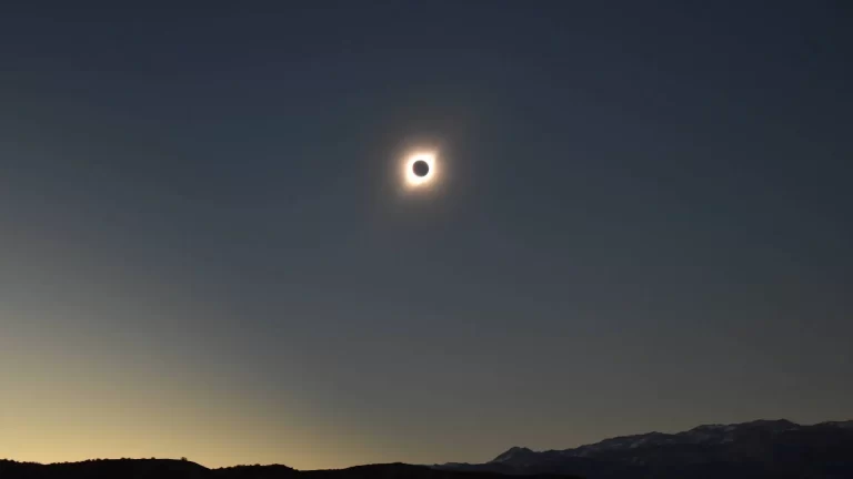 Las fechas de todos los eclipses de 2023 y dónde verlos: de sol y de luna