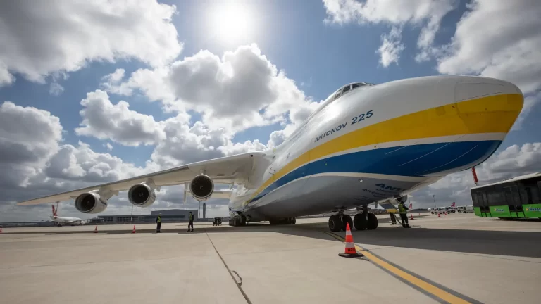Vuelve el avión más grande del mundo: Antonov An-225. ¿Cuándo estará listo?