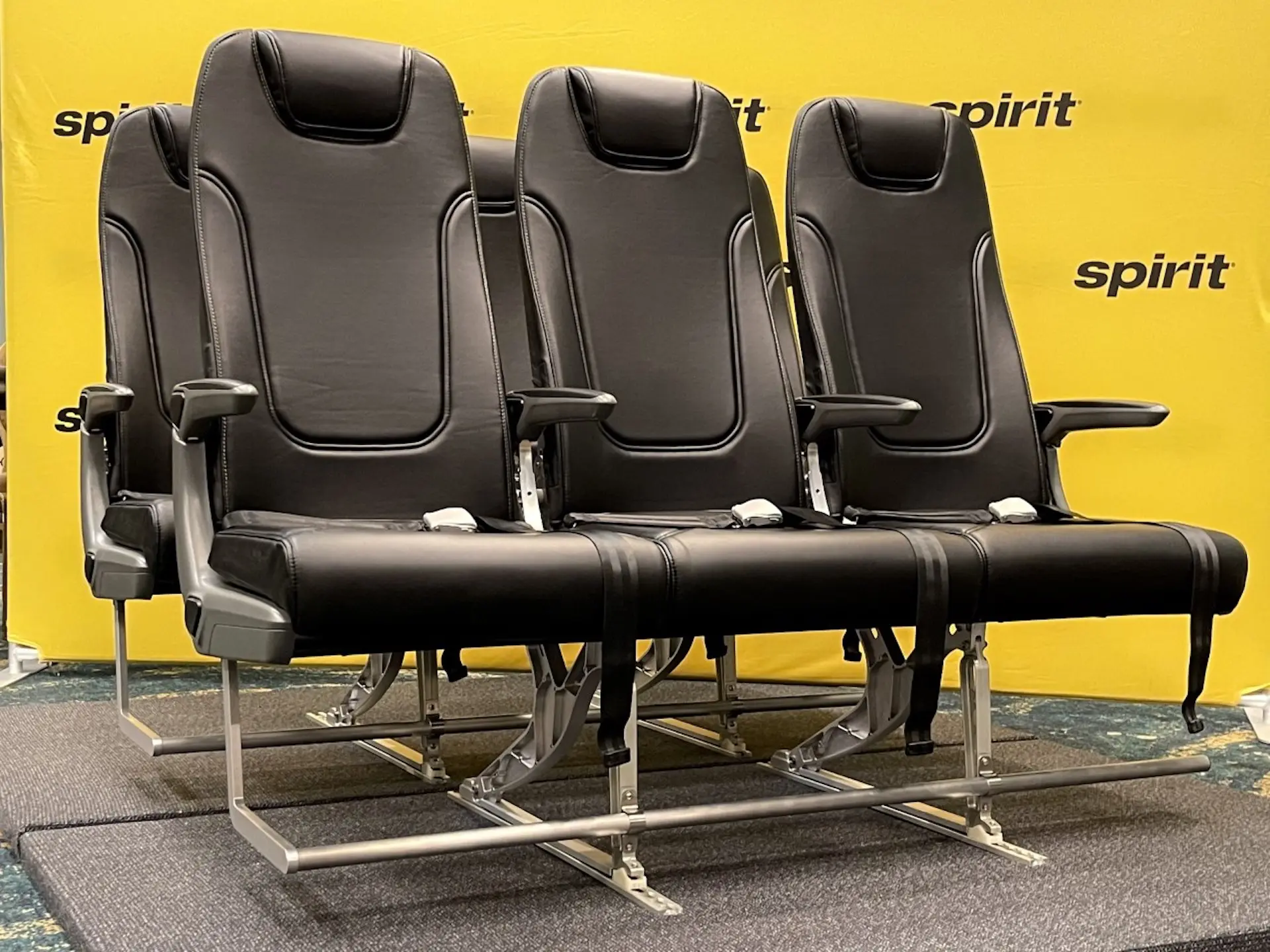¿Qué pasa con los asientos de los aviones? Una aerolínea anunció butacas más amplias