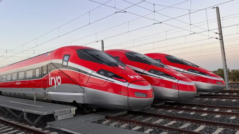 Así es Iryo: el nuevo tren de alta velocidad de España. Tarifas y rutas