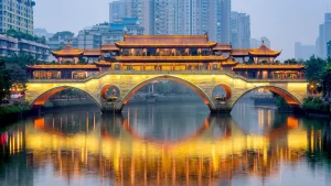 Los chinos viajan por el mundo, pero no se puede viajar a China por turismo