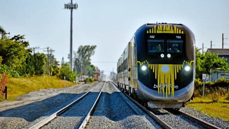 ¿Cuánto durará el viaje en tren entre Orlando y Miami?