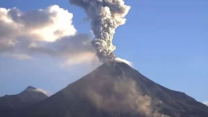 Por qué hace erupción un volcán y qué países tiene más volcanes