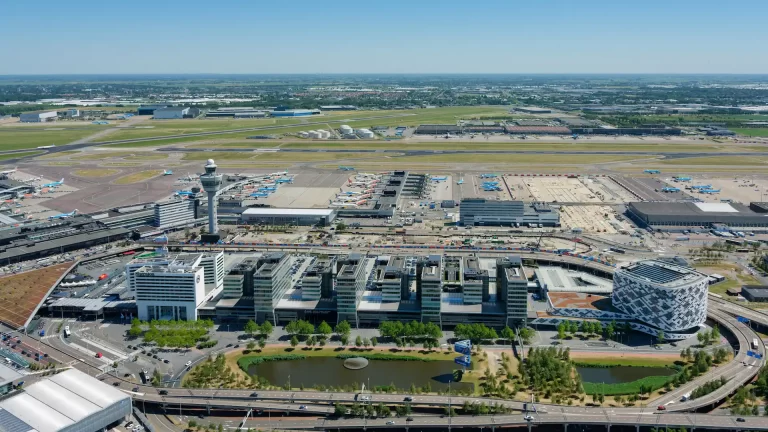 El aeropuerto de Ámsterdam reduce los vuelos para bajar la contaminación
