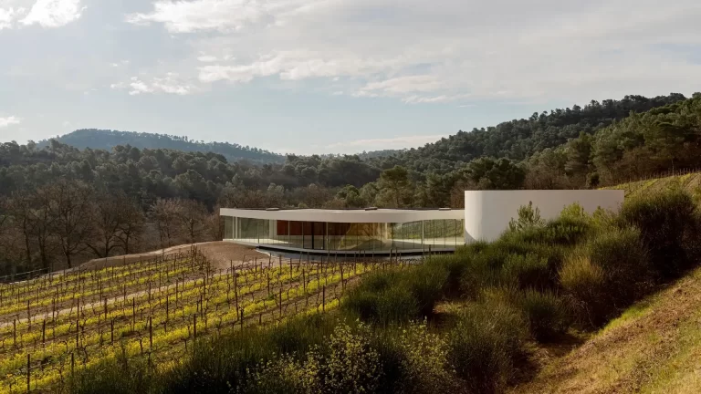 Así es el último edificio diseñado por Oscar Niemeyer en un viñedo de Francia