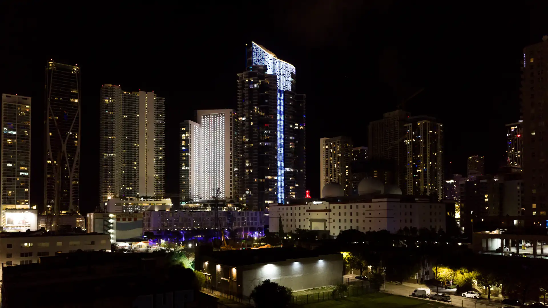Así es el rascacielos Paramount Miami con las luces LED más avanzadas del mudo