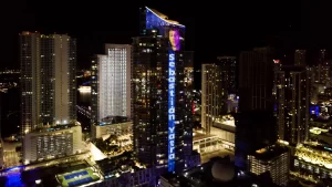 Así es el rascacielos Paramount Miami con las luces LED más avanzadas del mundo