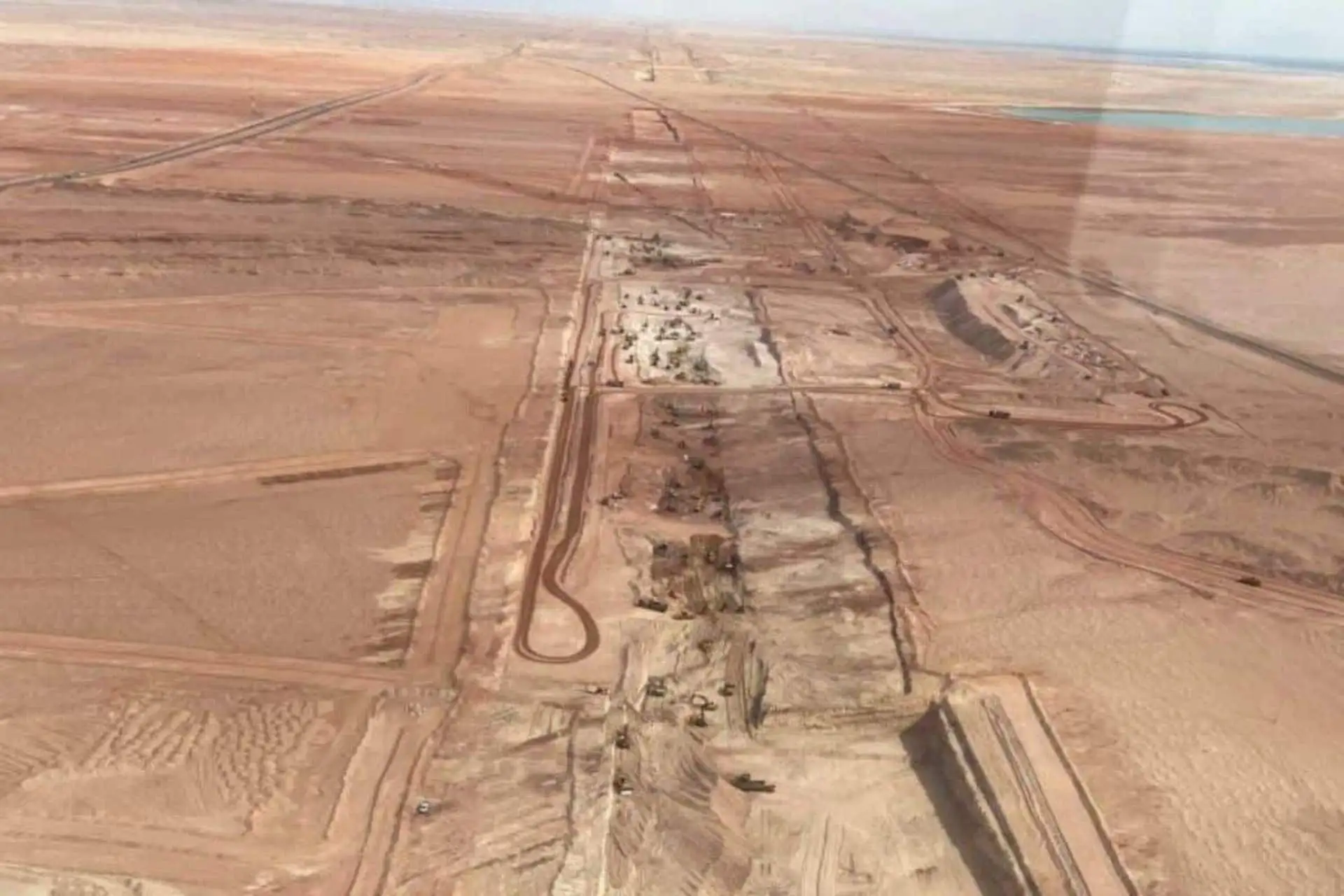 Así avanzan la construcción y obras de The Line en Arabia Saudita, en imágenes
