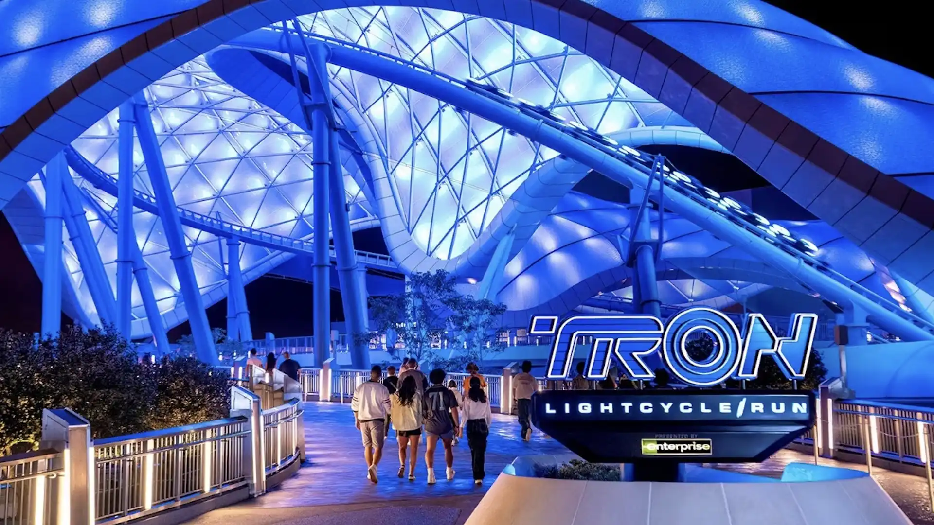 Cómo es TRON Lightcycle: la nueva montaña rusa en Orlando
