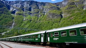 5 trenes panorámicos en Europa para disfrutar en verano