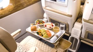 Viajar Premium Economy en Emirates ahora con espumante de Chandon