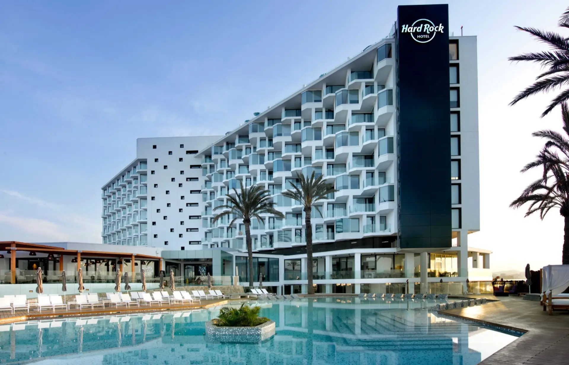 5 hoteles para hospedarse en Ibiza en el verano 2023