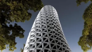 Así es Verto, la original torre que limpia el aire en 360 grados: video