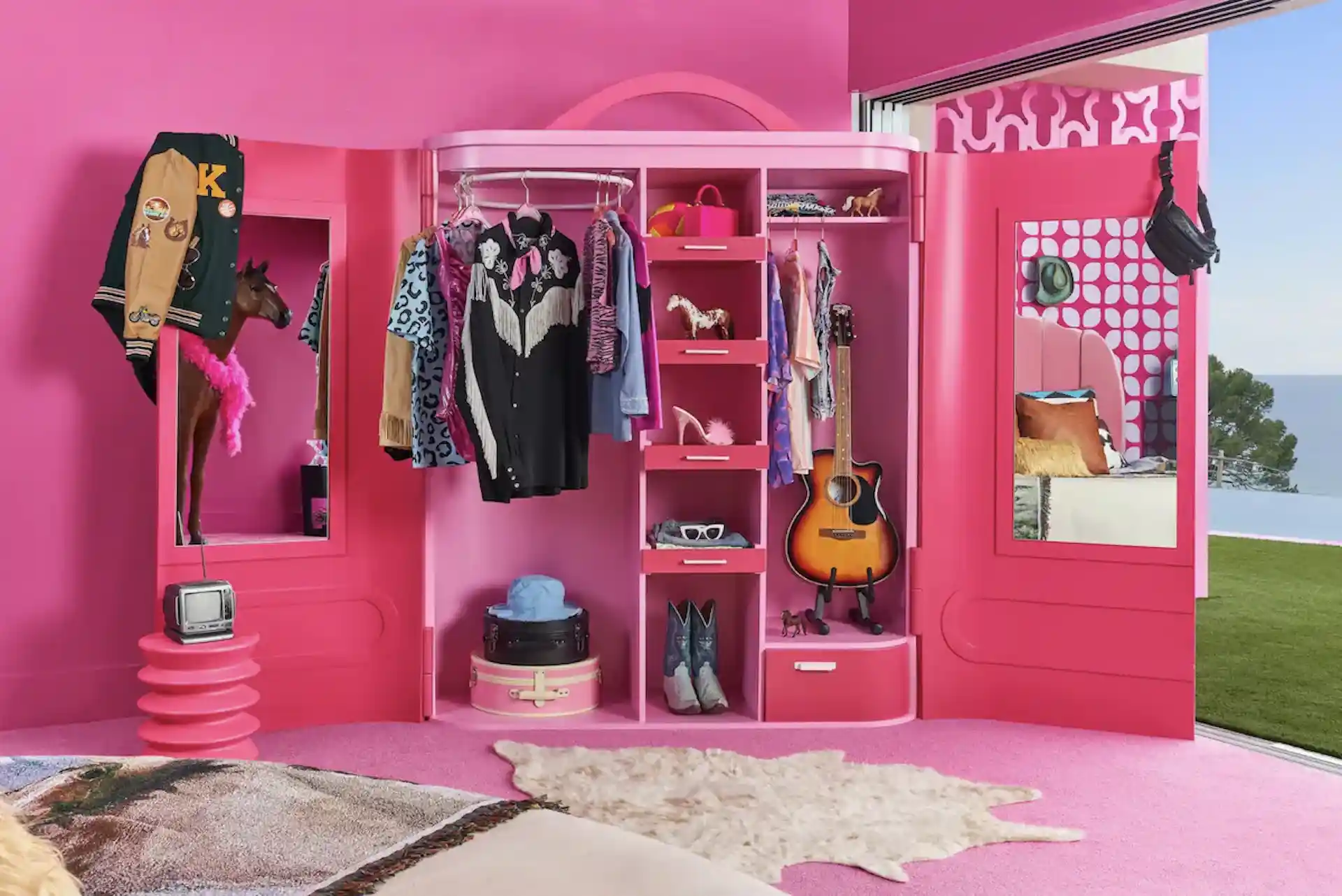 Cómo reservar la casa de Barbie en Malibú con Airbnb: imágenes
