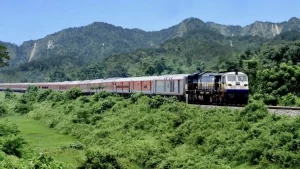 ¿Cuál es el tren más largo de India? Vivek Express