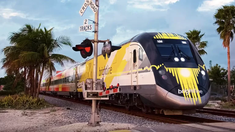¿Cuándo inaugura el tren Miami a Orlando y Las Vegas a Los Ángeles?