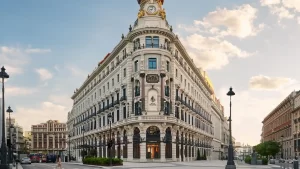 Así es el nuevo hotel de lujo Four Seasons en Madrid: imágenes