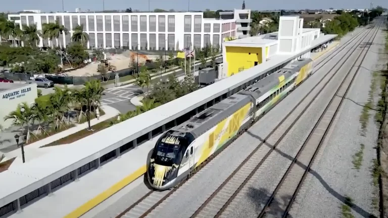 El tren Miami a Orlando está listo: estaciones, tickets, pero ¿qué pasa?