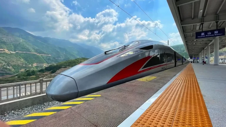 Este es el nuevo tren bala en China que viaja sobre el agua
