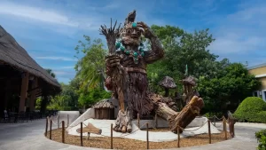 Así es la nueva escultura Xi Paal Kaab que celebra la cultura maya