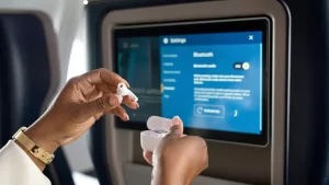 Cómo conectar los auriculares inalámbricos vía Bluetooth en los aviones