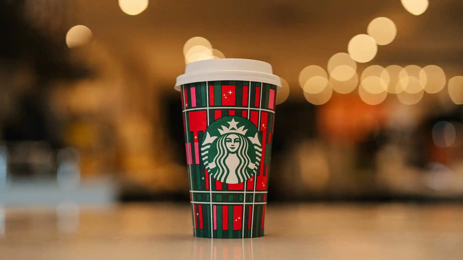 Así son los nuevos vasos de Starbucks para las Fiestas de Navidad 2023