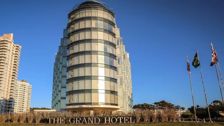 REVIEW The Grand Hotel Punta del Este: habitaciones, gastronomía y rooftop únicos