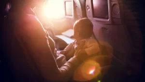 ¿Los bebés tienen que usar cinturón de seguridad en el avión?