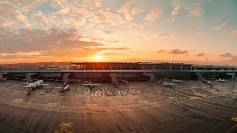 ¿Dónde está el museo de aeropuerto más grande del mundo?