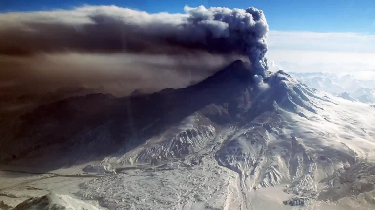 Cómo entran en erupción los volcanes y cuántos hay en el mundo