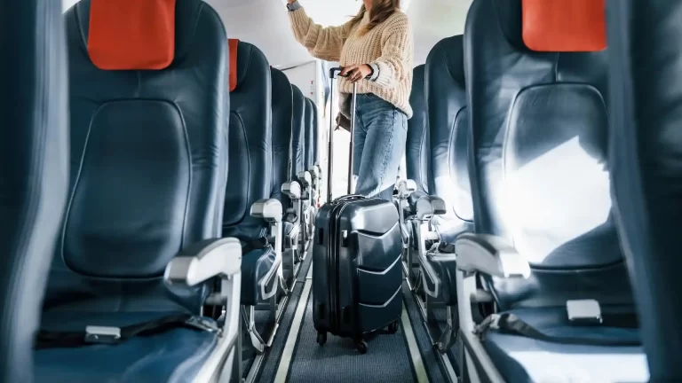 Nuevos derechos para los pasajeros de aerolíneas: reembolsos, tarifas y más