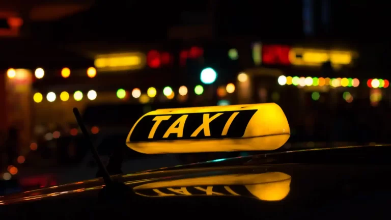 Taxis, Uber y el alquiler de autos en Nueva York serán más caros